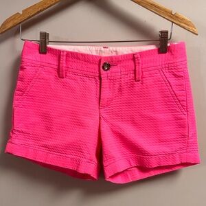Lilly Pulitzer Callahan Short Neon Pink
Size 00